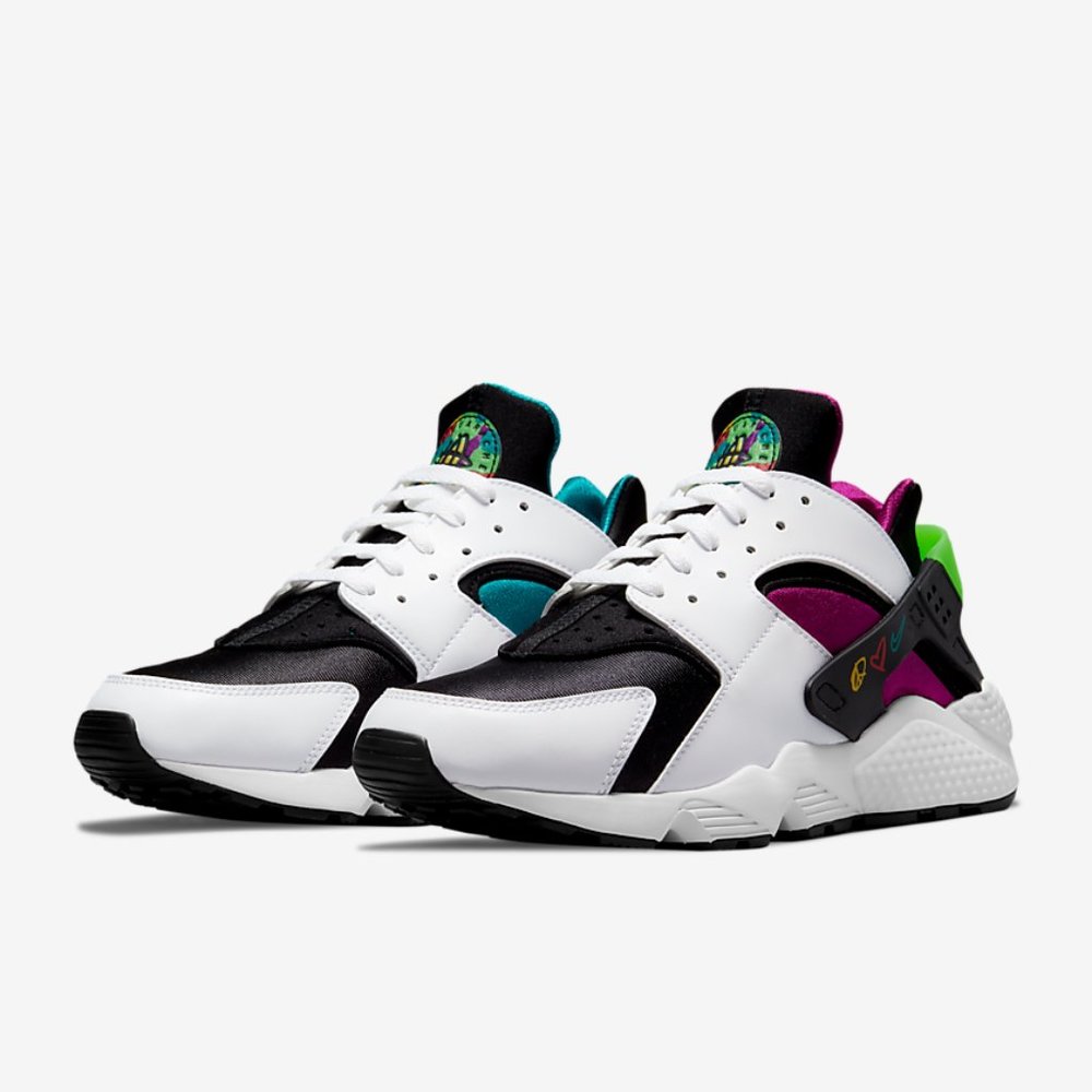 Nike Air Huarache - Peace Love and Swoosh